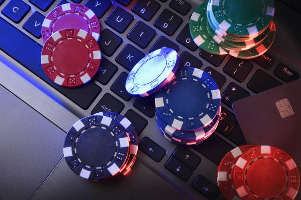 Live dealer at Yggdrasil-powered Dragon Tiger table on bir365
